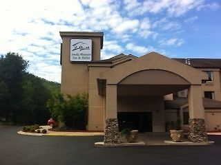Smoky Mountain Inn & Suites Cherokee Exterior photo