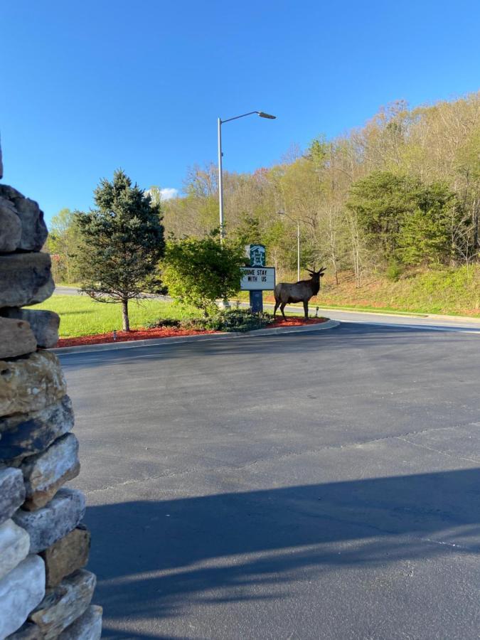 Smoky Mountain Inn & Suites Cherokee Exterior photo