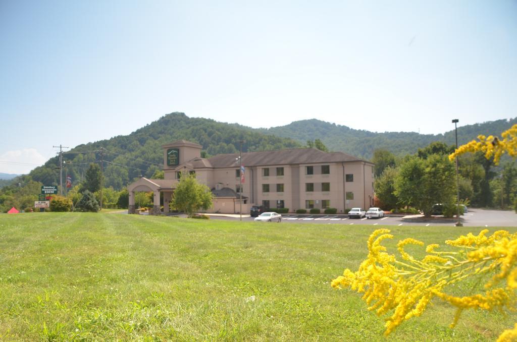 Smoky Mountain Inn & Suites Cherokee Exterior photo